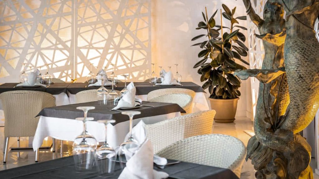 Cena frente al mar en Playa Paraíso con cocina de autor y atardecer sobre el Atlántico.