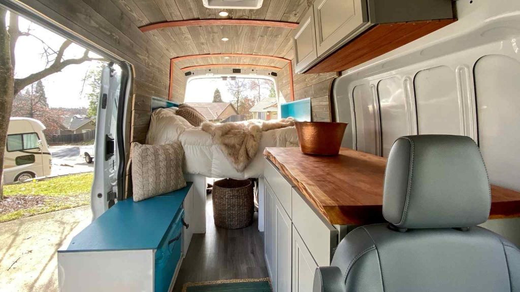 Mantenimiento de caravana en parking caravanas Valencia durante estancias largas