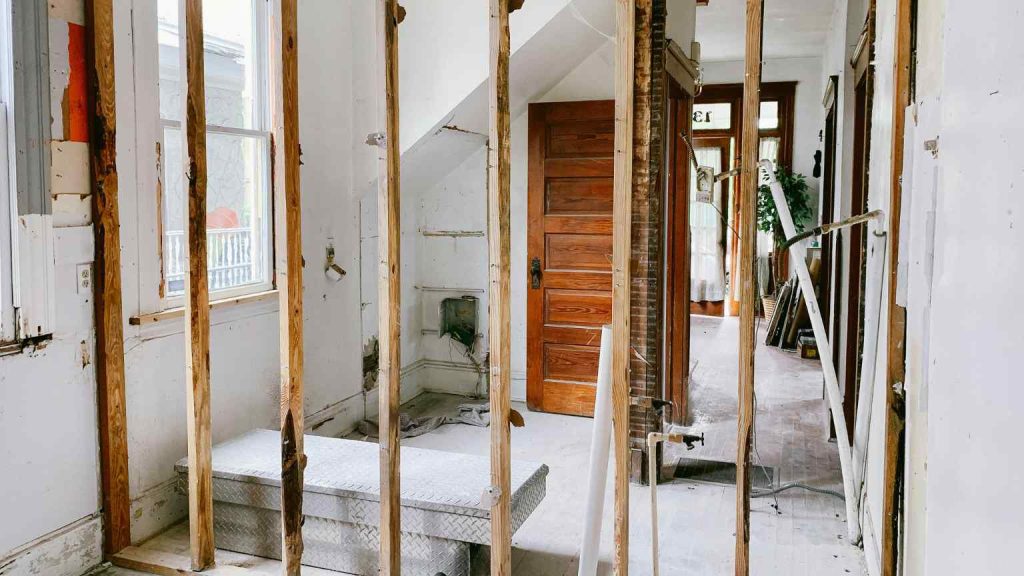 arquitectos que transforman espacios con reformas interiores sostenibles