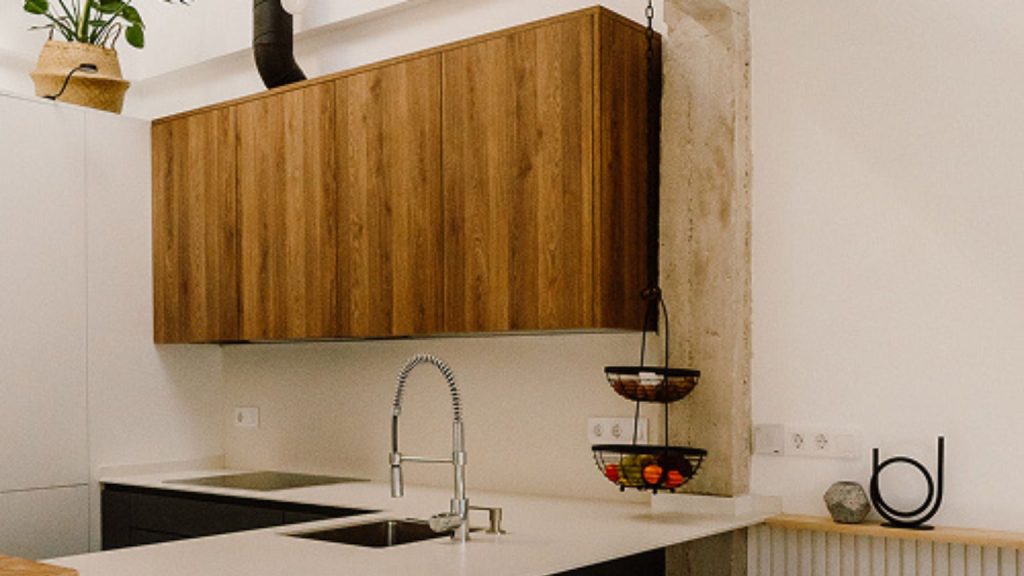 Diseño de interiores con muebles a medida en cocina