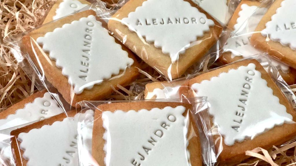 Galletas de mantequilla personalizadas con diseño artesanal listas para eventos y celebraciones.