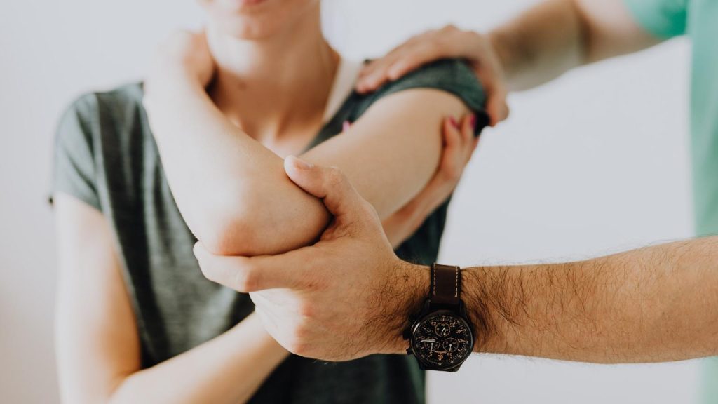 Fisioterapia en centro de salud Madrid para tratamiento de lesiones de brazo