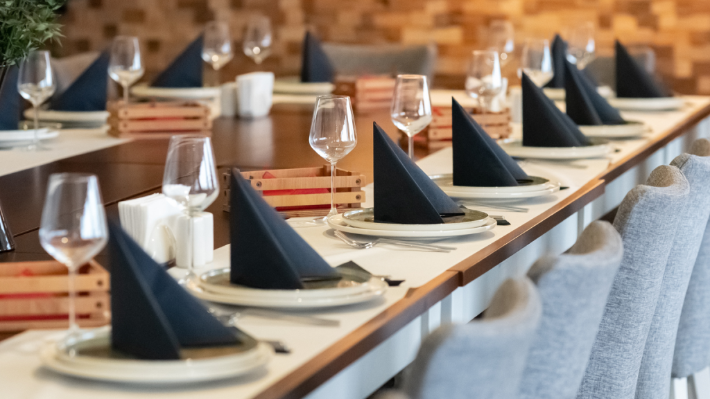 Eventos que requieren mobiliario alquilado: guía práctica por tipos