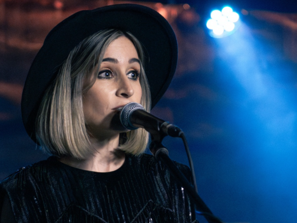 La voz femenina del country pop español | CeCe