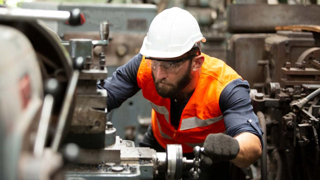 maquinaria y herramientas profesionales para trabajos industriales