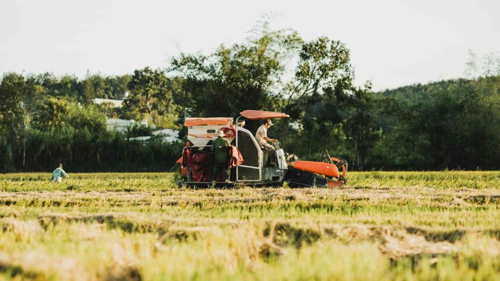 maquinaria profesional para trabajos agrícolas e industriales