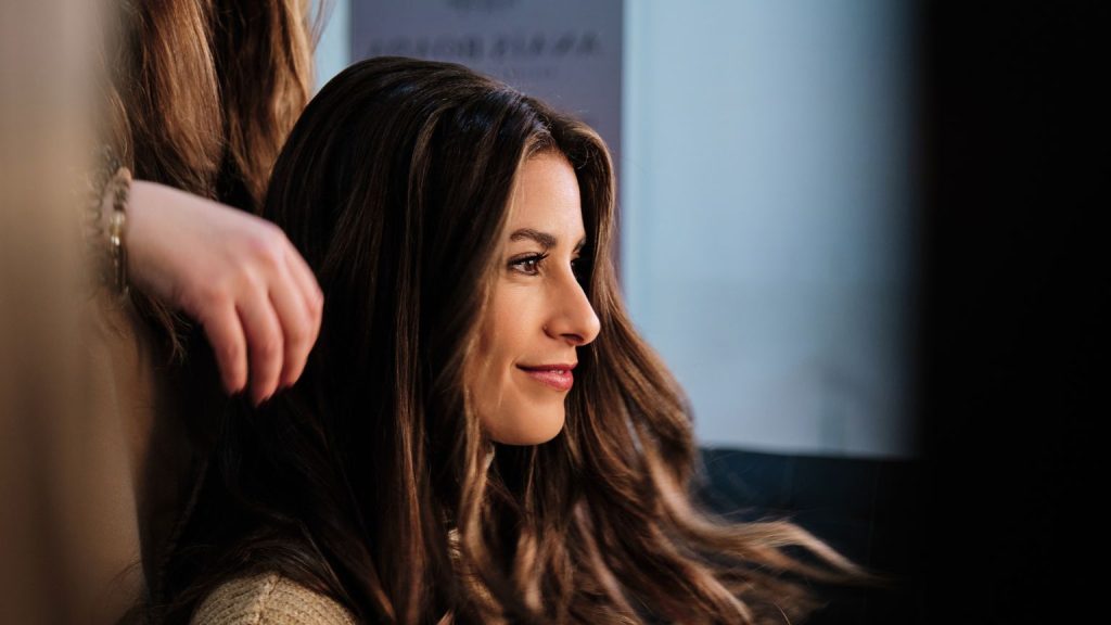 Resultados de peluquería profesional mantenidos con cuidado capilar en centro de belleza en Valencia