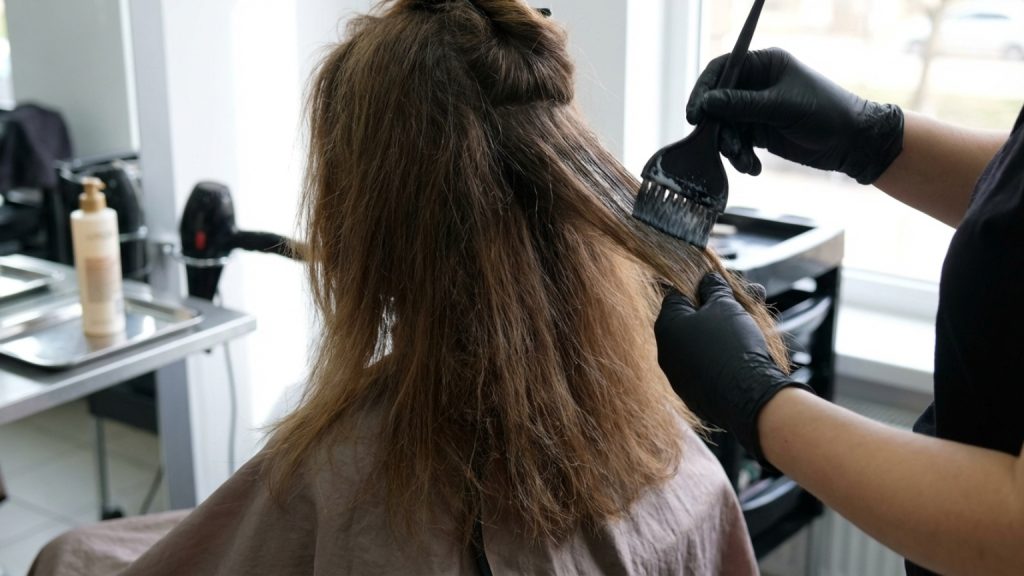 ¿Cabello dañado? Descubre si el alisado profesional es tu solución