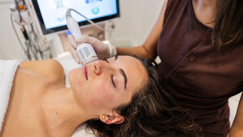 ¿Cómo la Estética Facial en Colombia Puede Transformar tu Belleza Natural?