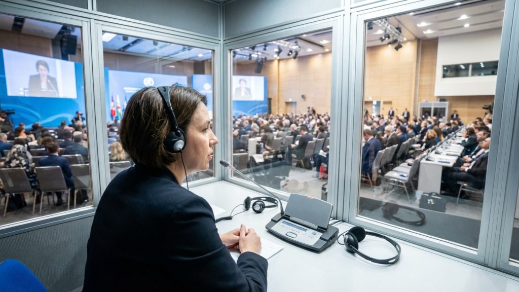 ¿Es el intérprete simultáneo la clave para una comunicación sin fronteras?