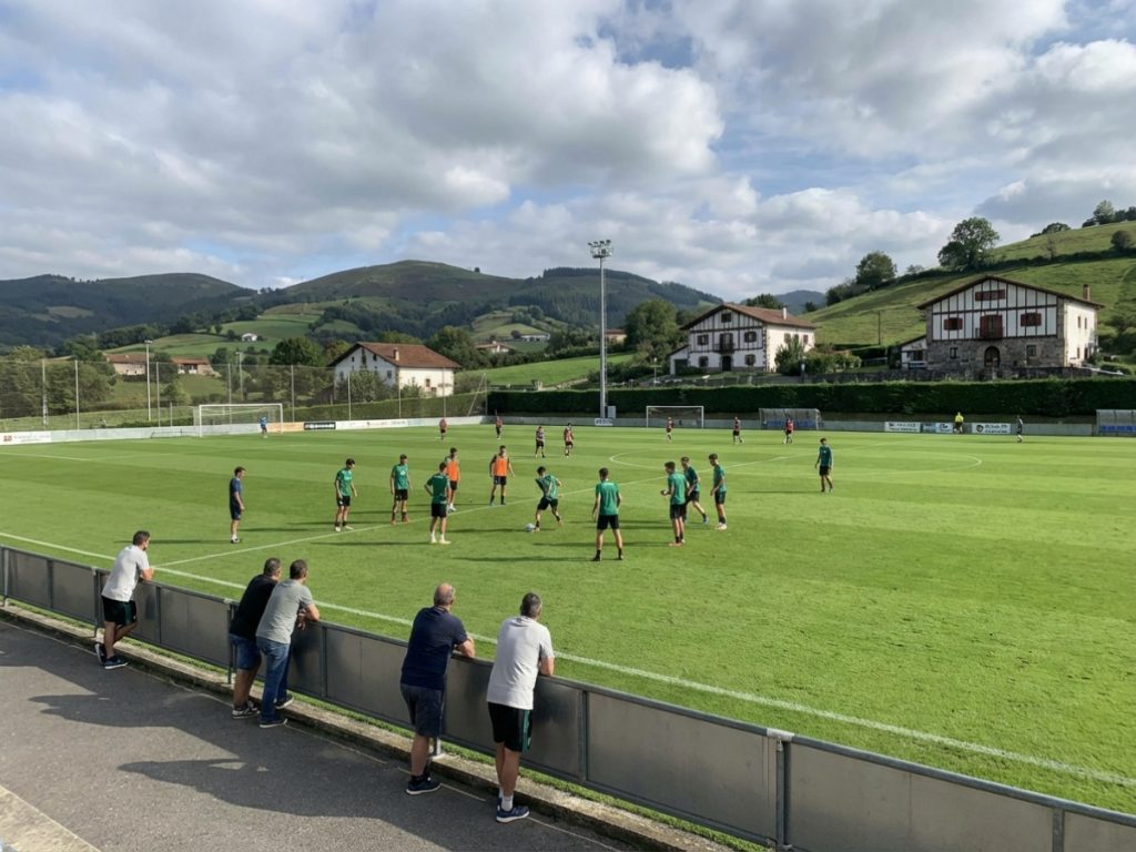 Tu campo de fútbol en Mungia te espera para jugar