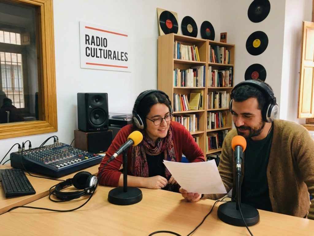 Descubre el mundo de las radio culturales