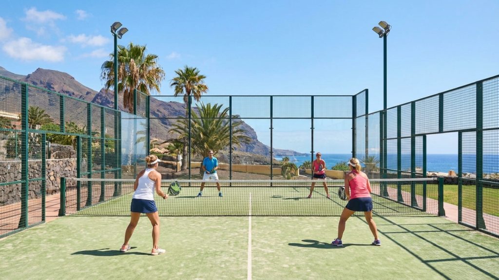 ¿Qué es el pádel y cómo empezar a jugarlo en Arona, Tenerife?