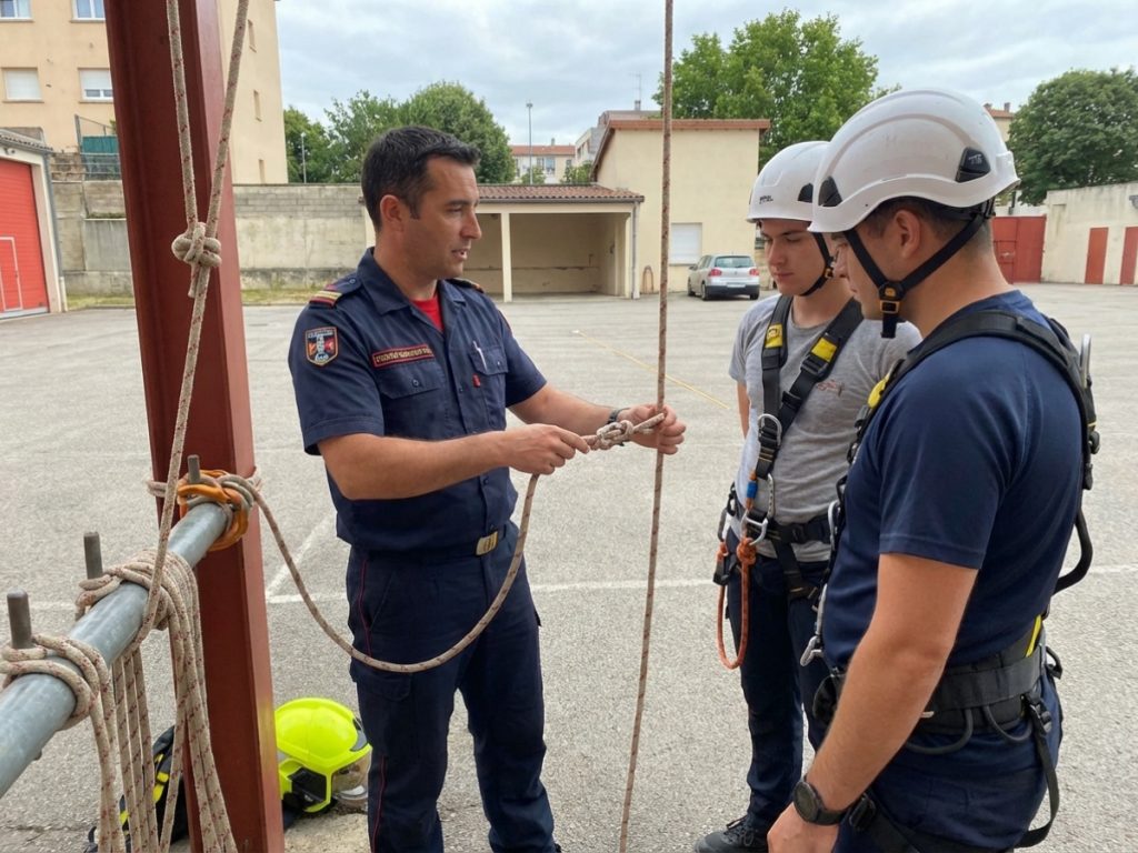 Aprende técnicas con nuestras clases de cuerda de bombero