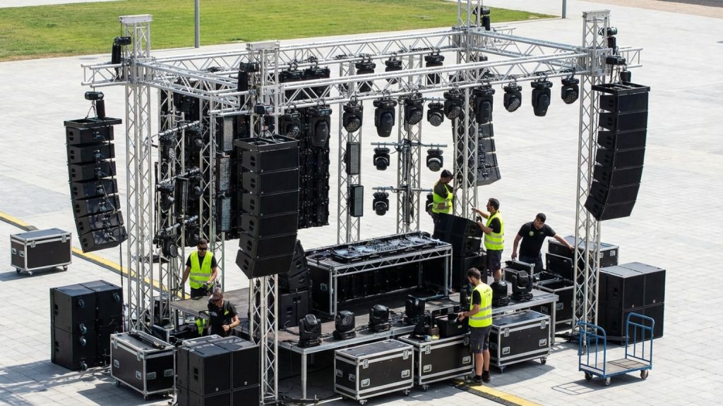 ¿Qué es el alquiler de una macrodiscoteca y qué servicios incluye?