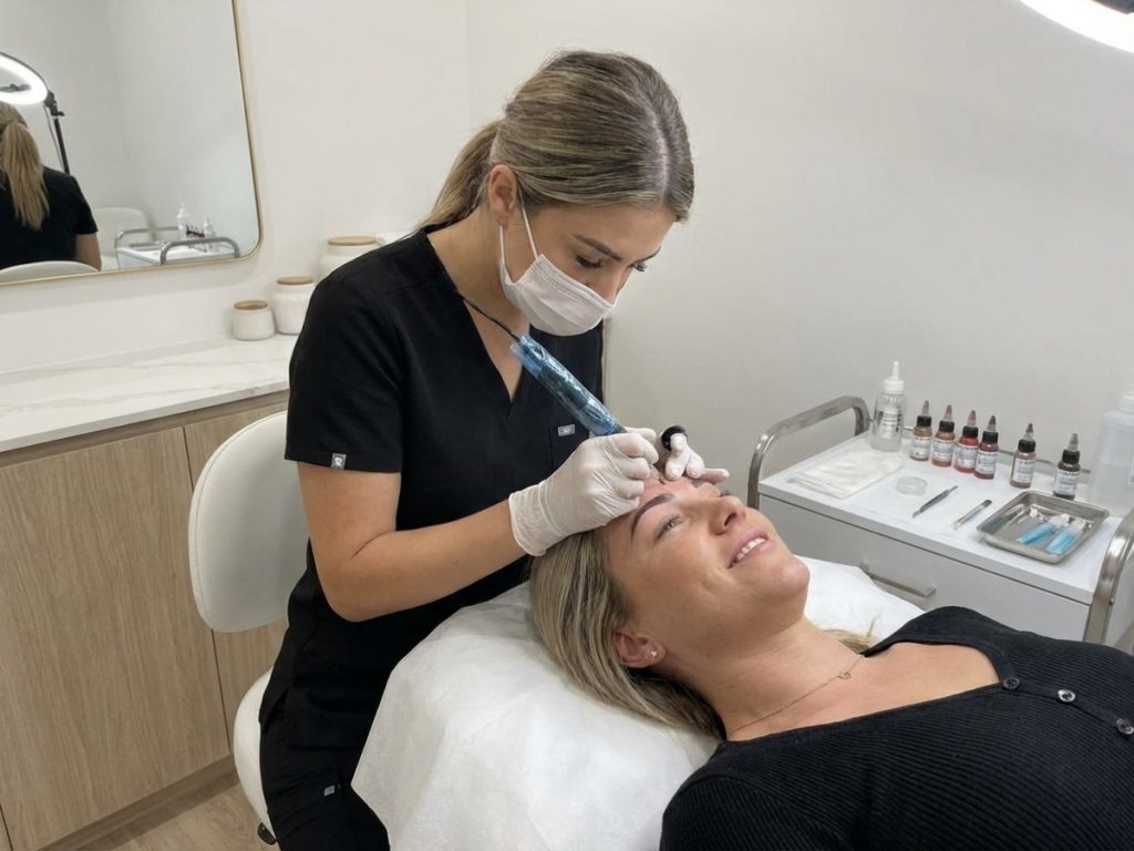 Micropigmentación de Cejas: Define tu Mirada