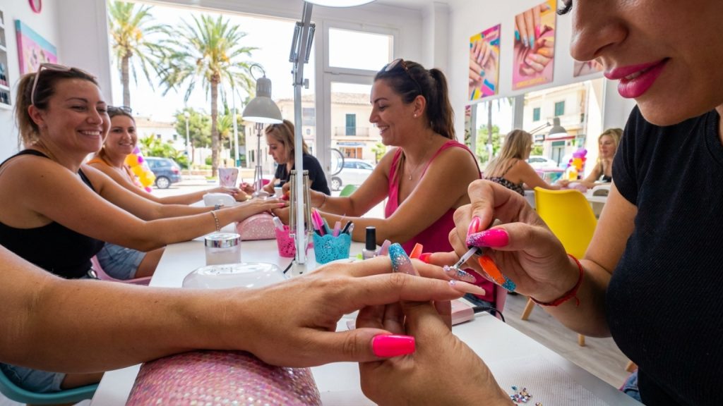 ¿Qué son las uñas latinas en Mallorca y por qué están de moda?