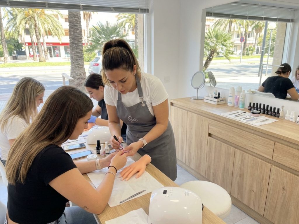 Tu Curso de Uñas Profesional en Mallorca te Espera