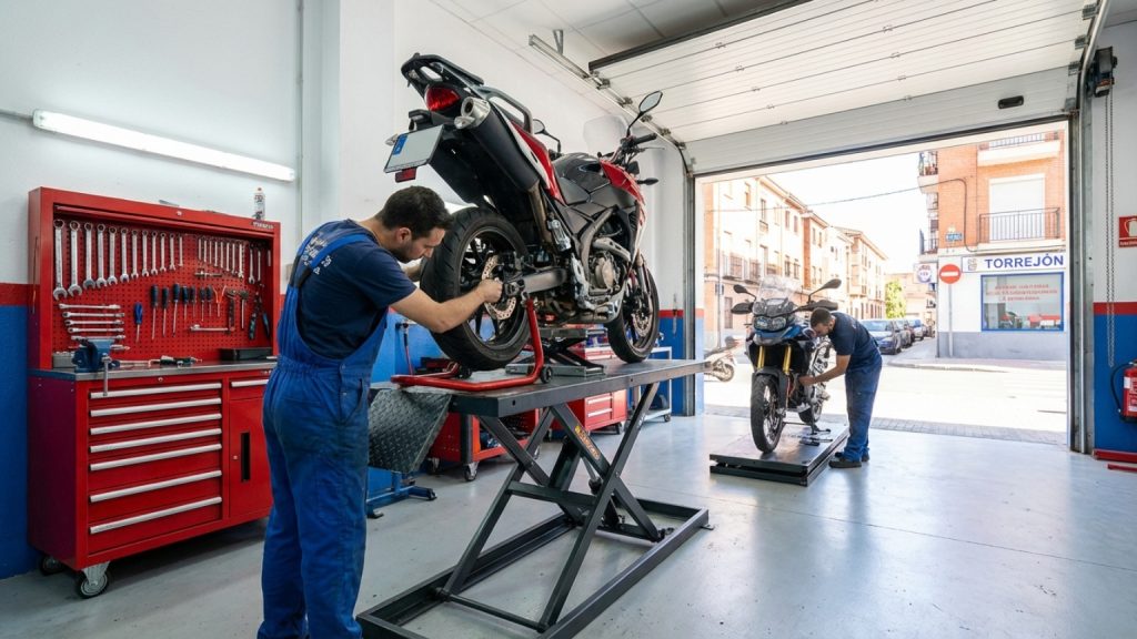 ¿Qué es una revisión de moto y por qué es fundamental en Torrejón?