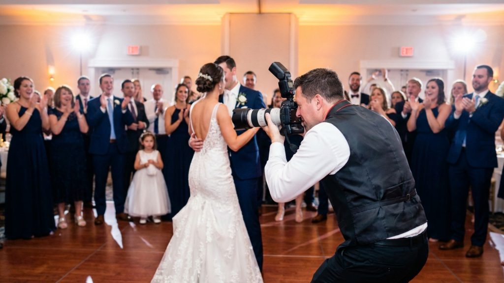 ¿Qué es un fotografo de bodas y qué papel juega en tu celebración?