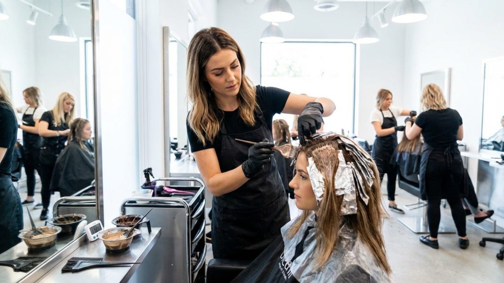 ¿Qué es la peluquería coloración y cómo funciona?