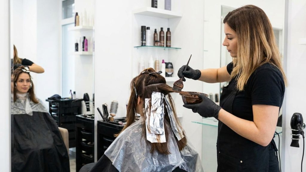 ¿Qué es la coloración del cabello y cómo funciona?