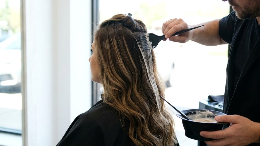¿Qué son las mechas balayage y por qué se ven tan naturales?