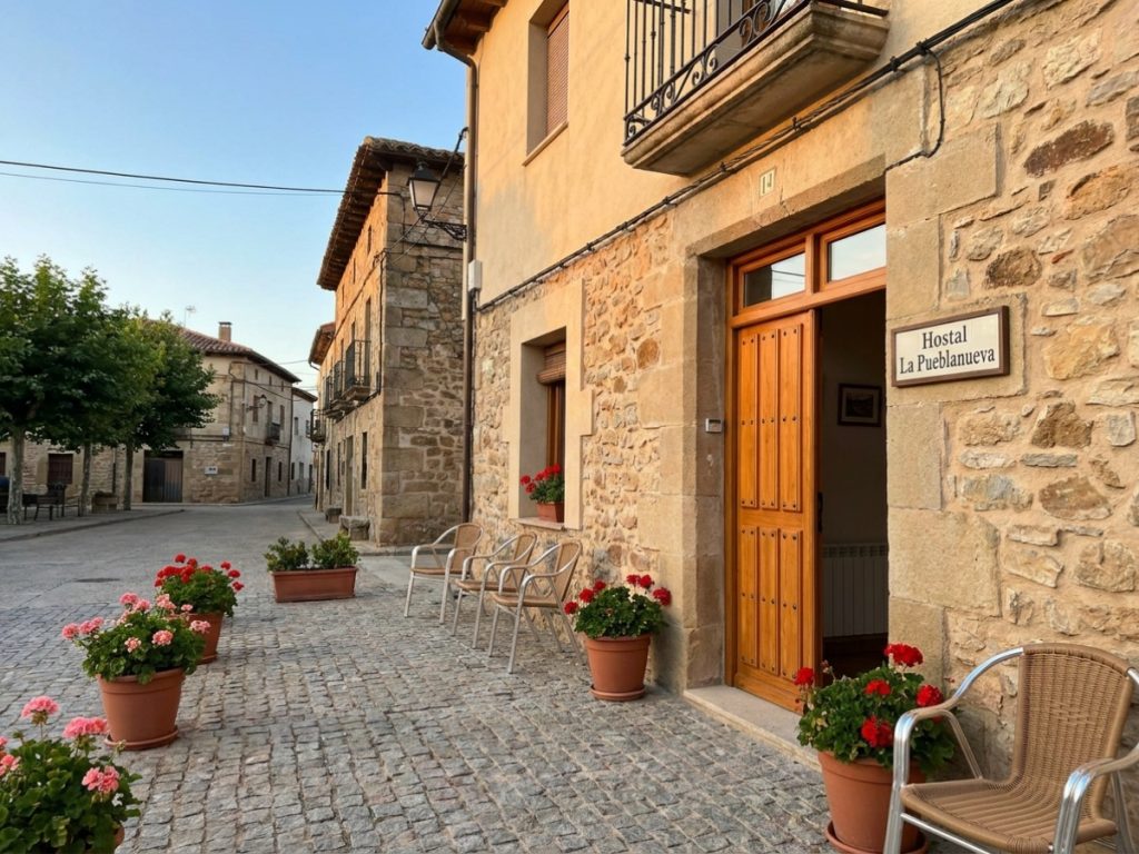 Descubra Hostal La Pueblanueva, su alojamiento acogedor