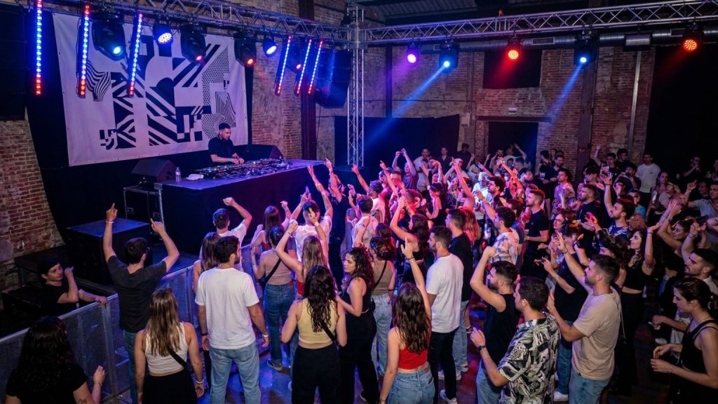 ¿Qué son las fiestas techno en Madrid y cómo disfrutar de ellas?
