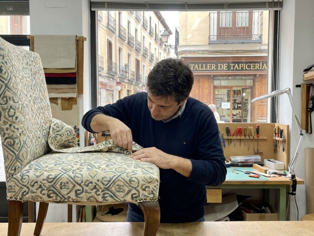 Tapicería exprés en Madrid: Renovación rápida para usted