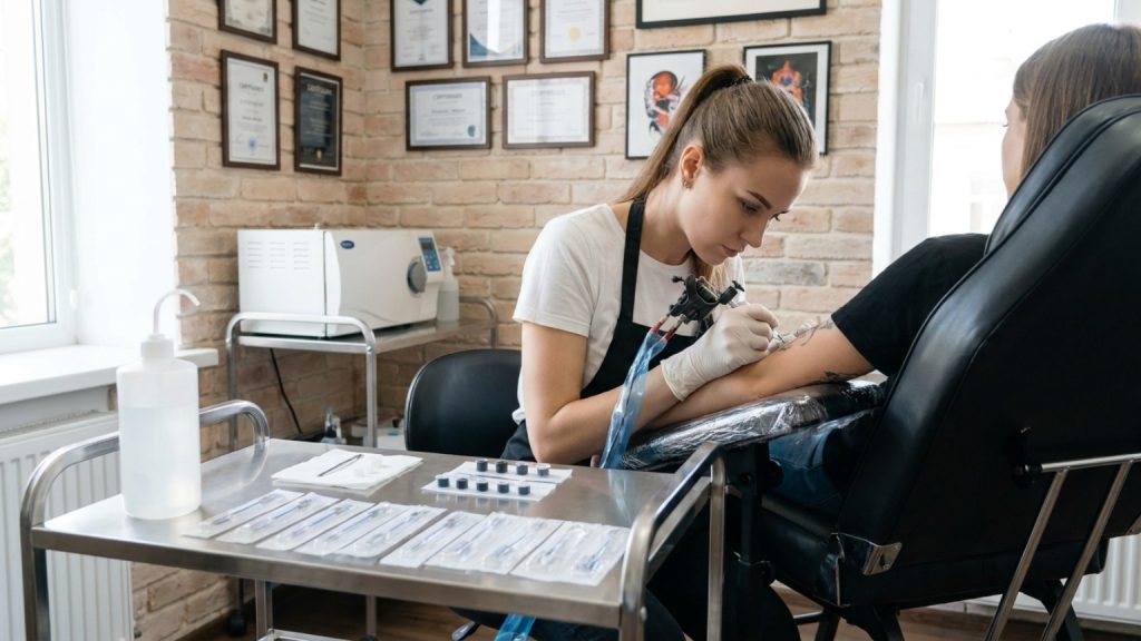¿Qué hace a un estudio de tatuajes realmente profesional?