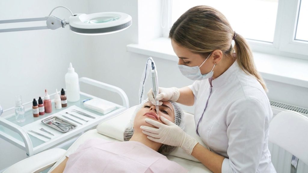 ¿Qué es la micropigmentación de labios y cómo puede mejorar tu sonrisa?