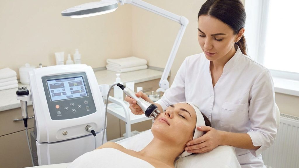 ¿Qué es la radiofrecuencia facial y cómo ayuda a tu piel?