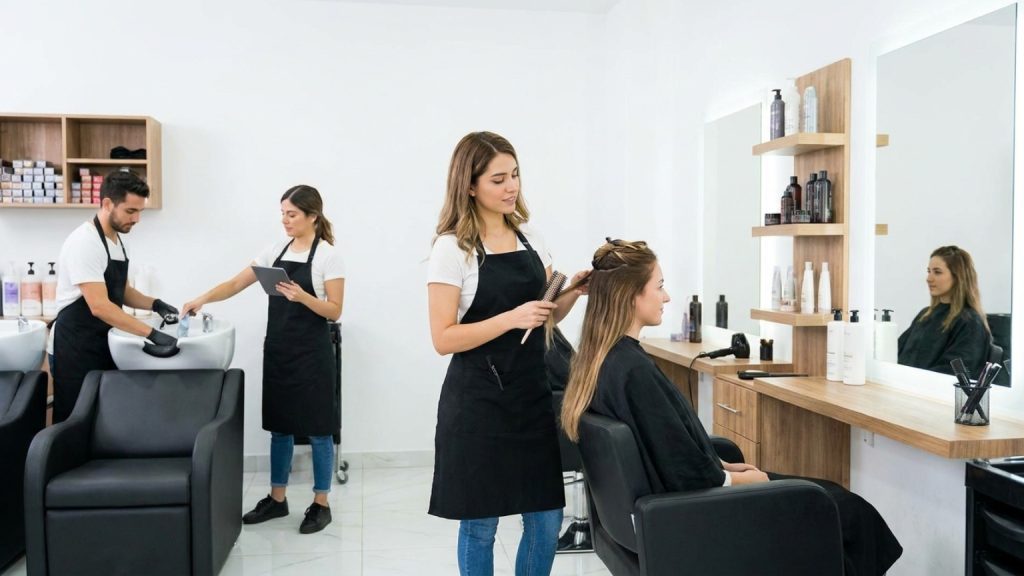 ¿Qué es una peluquería profesional y por qué es tan importante para tu cabello?