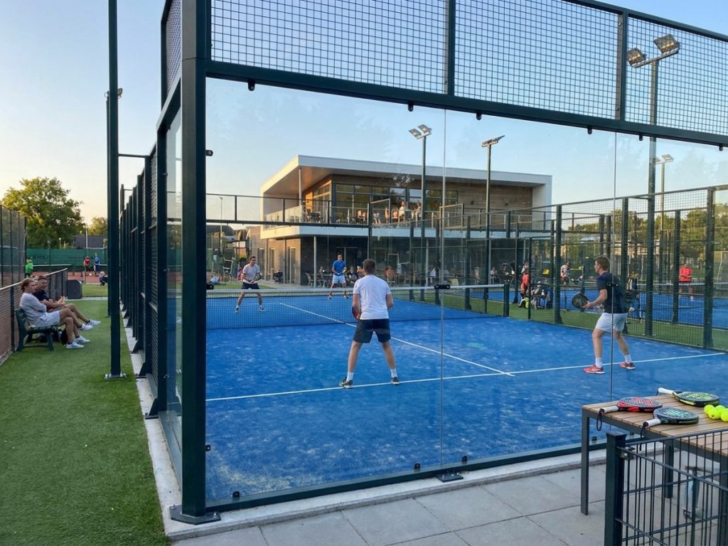 Pádel: tu próxima pasión deportiva