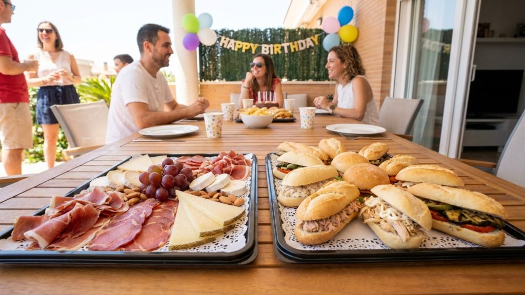 ¿Qué son las bandejas saladas para cumpleaños?