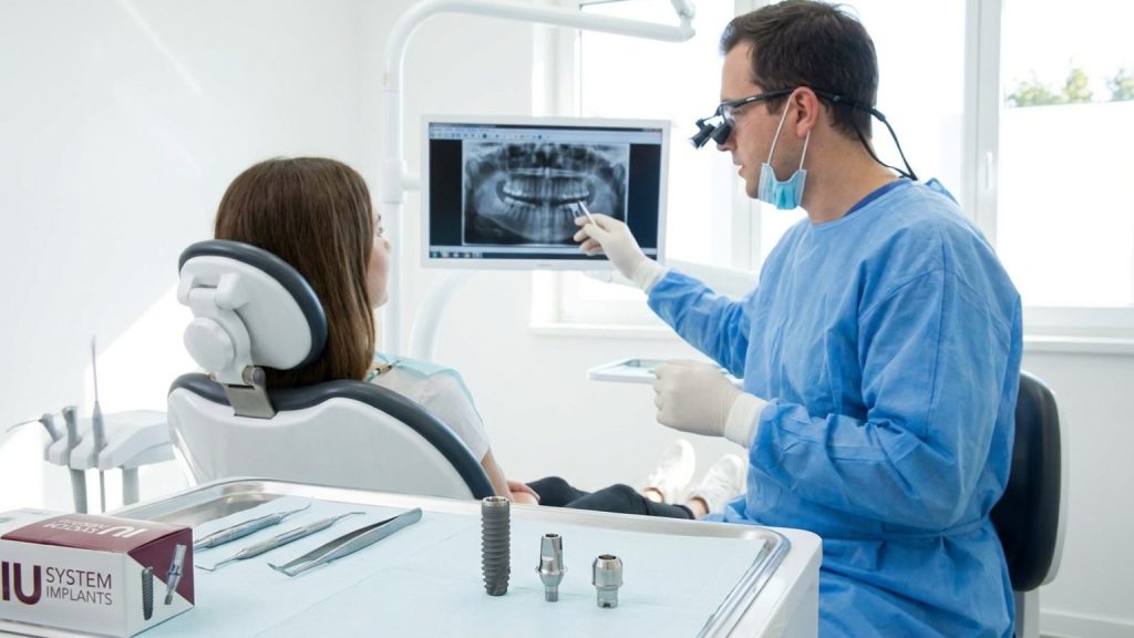 ¿Qué son los implantes IU System y cómo se usan en odontología?
