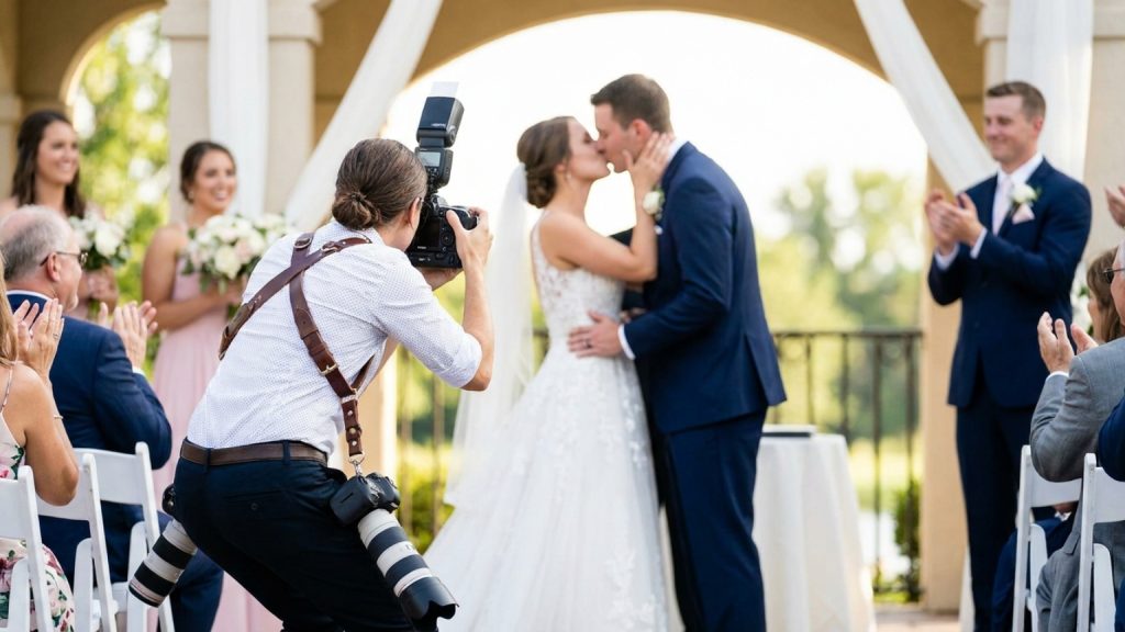 ¿Qué implica la labor de un fotógrafo de bodas profesional?