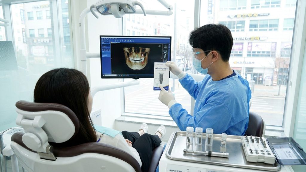 ¿Qué son los implantes dentales coreanos y por qué se habla tanto de ellos?