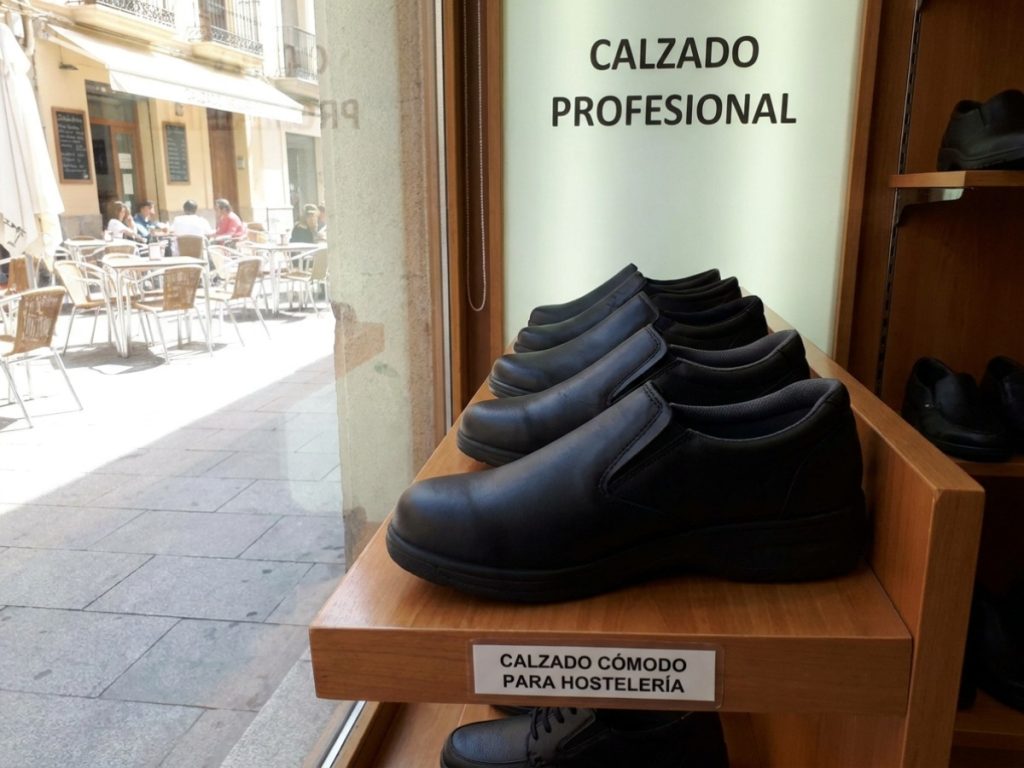 Calzado para Camareros: Comodidad y Seguridad para tu Jornada
